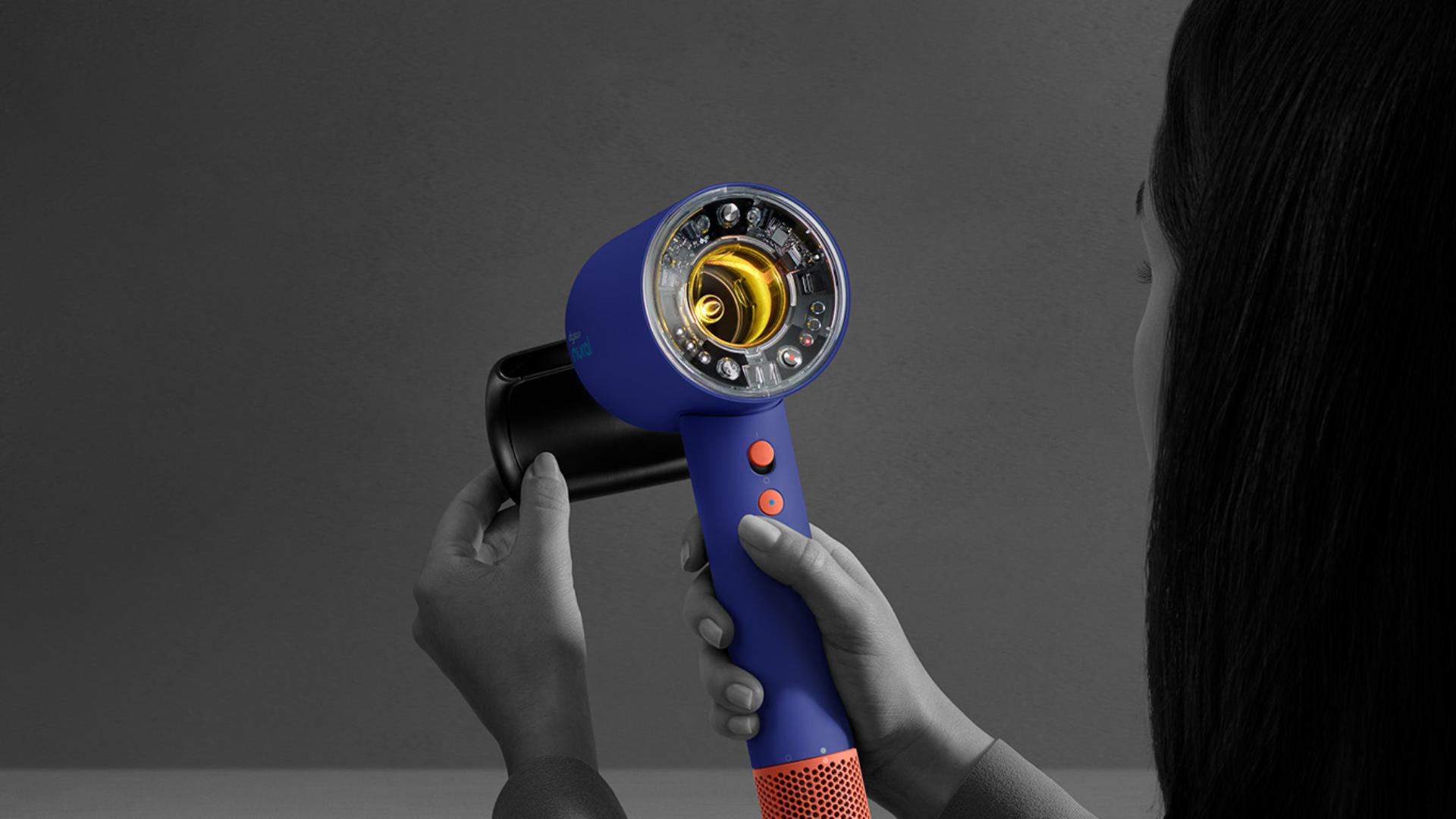 Připojení nástavce k vysoušeči vlasů