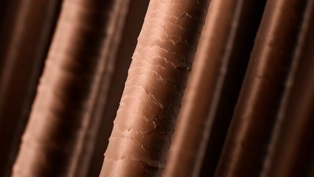 Mikroskopinis tiesių plaukų sruogų planas iš arti