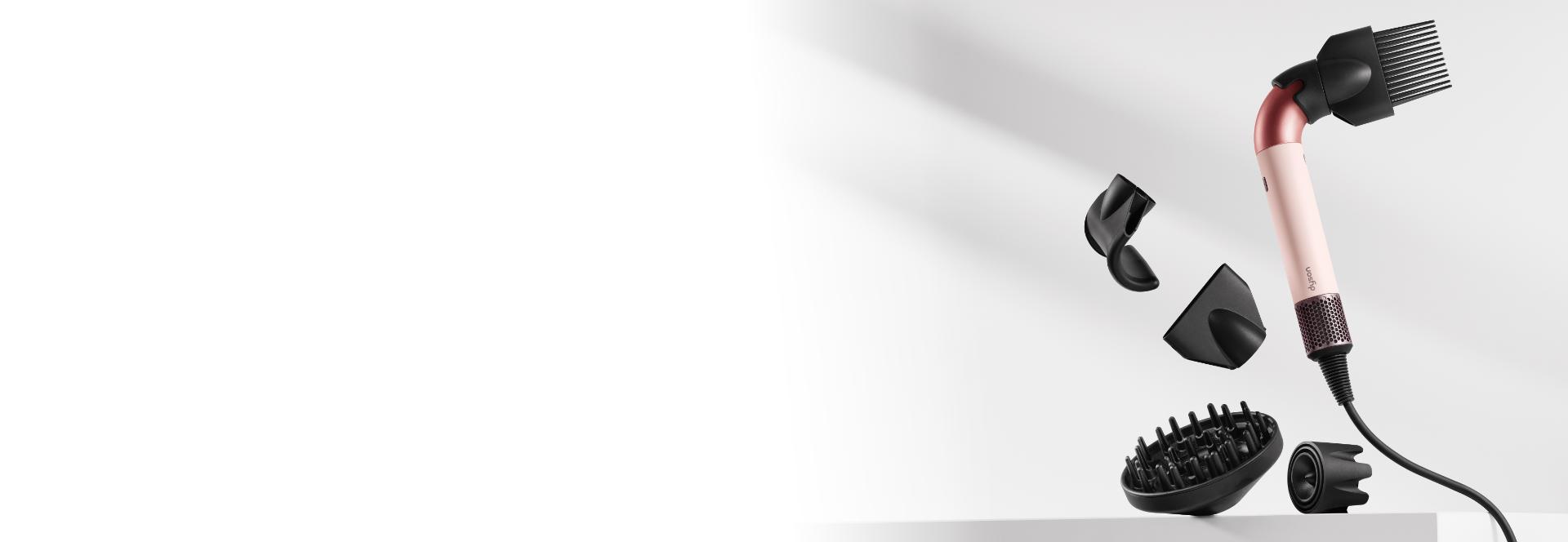 Etrafındaki farklı başlıklarla Dyson Supersonic r saç kurutma makinesi.