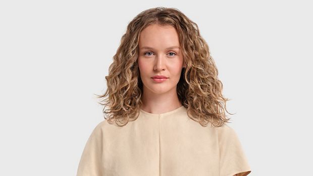 A video on how to create defined bouncy curls with the  Dyson Supersonic r Professional hair dryer.