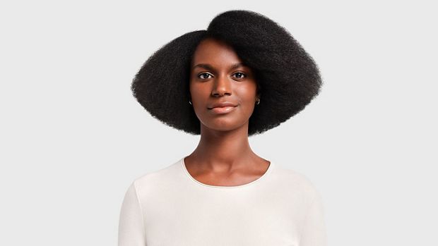 عارضة  ذات الشعر الممدود.