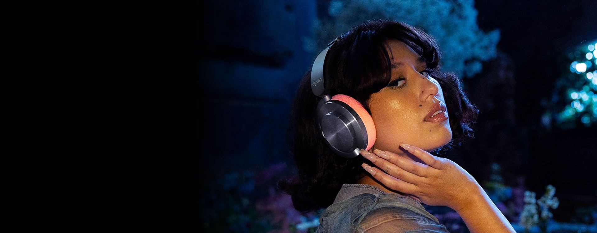 RAYE wearing Dyson OnTrac™ headphones.