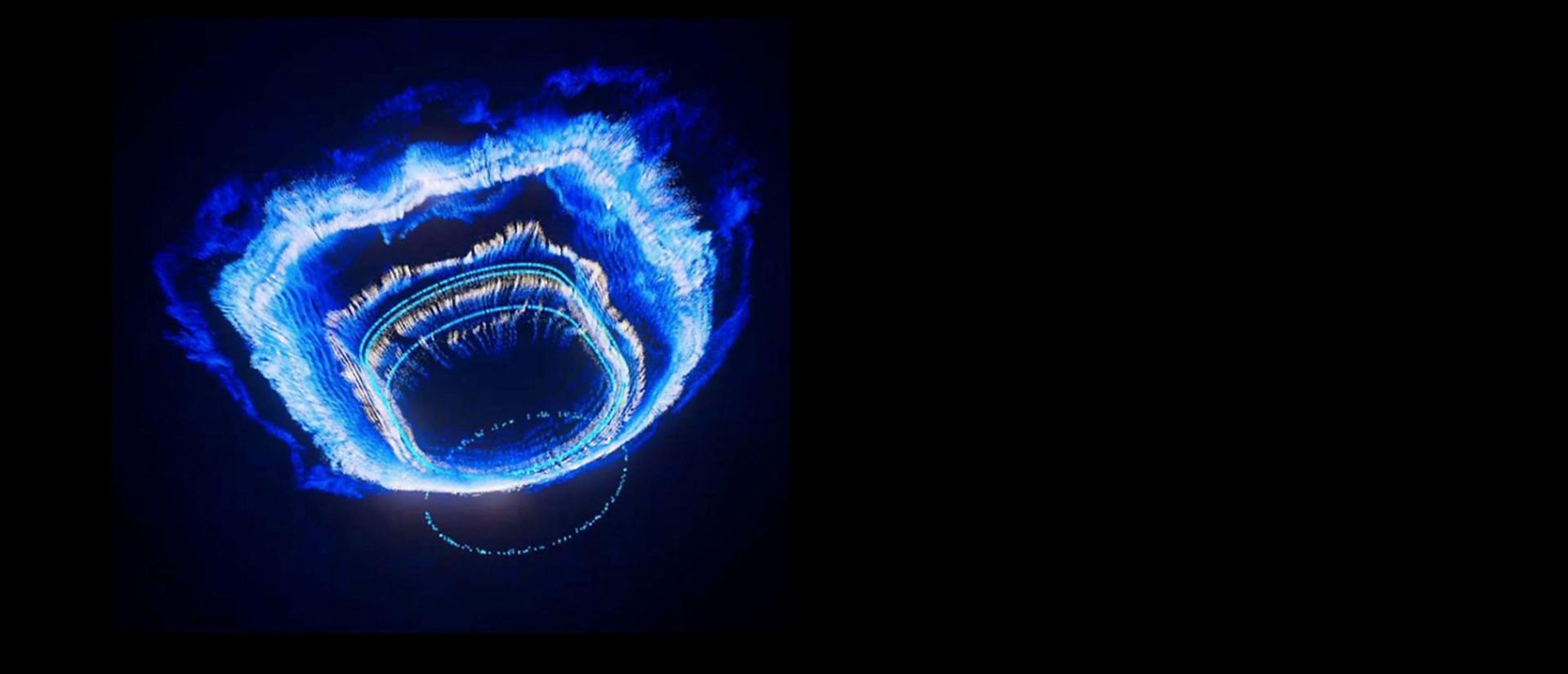 تصوير للموجات الصوتية، يُمثّل نطاق صوت سمّاعاتنا المُعزَّز.