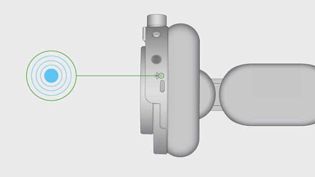 A drawing demonstrating how the Dyson OnTrac LED operates while in discoverable mode.