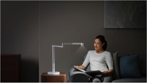 Woman working under the Dyson Lightcycle Morph light in Task position