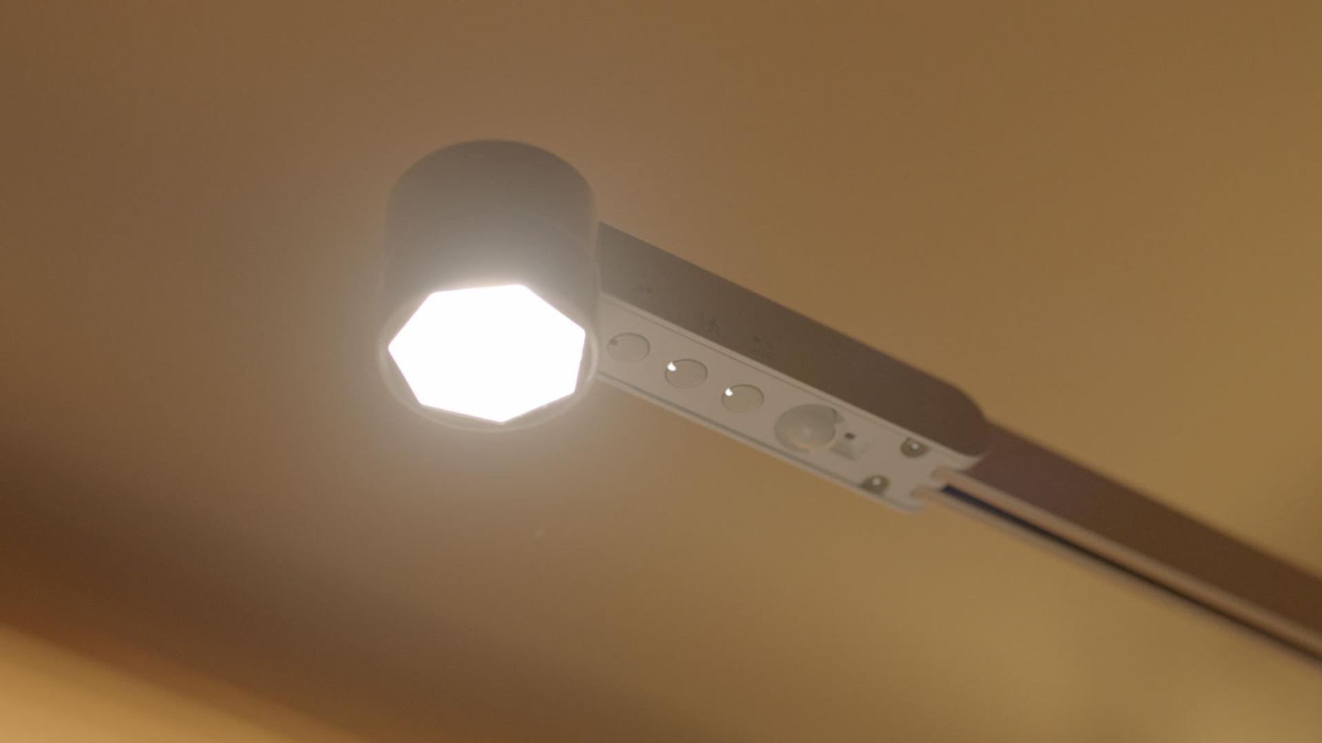 Głowica lampy ze świecącym zestawem diod