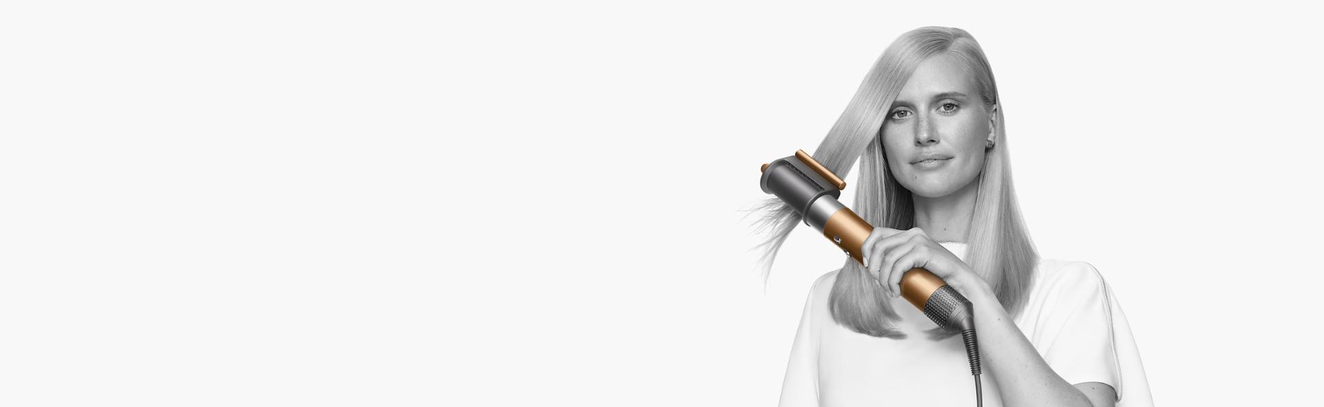 Model using Dyson Airwrap