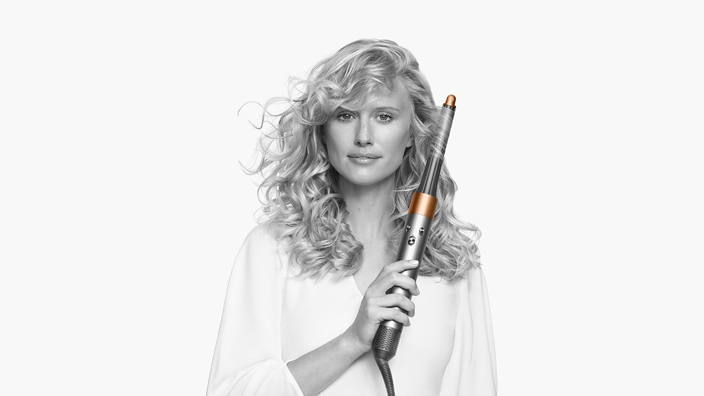 Modèle utilisant le nouveau rouleau cuivré de 20mm pour cheveux longs