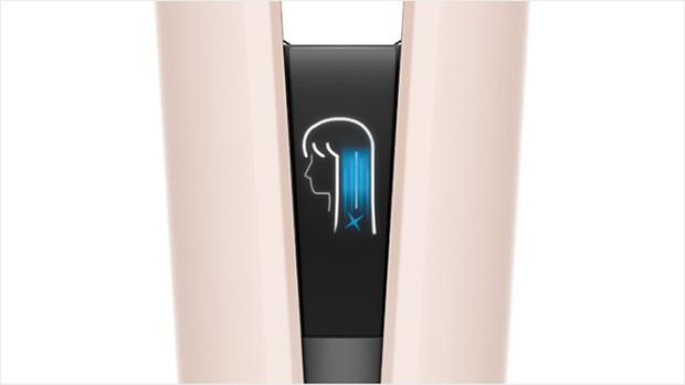 Krupni plan LCD zaslona uređaja Dyson Airstrait s prikazom načina rada za hlađenje.