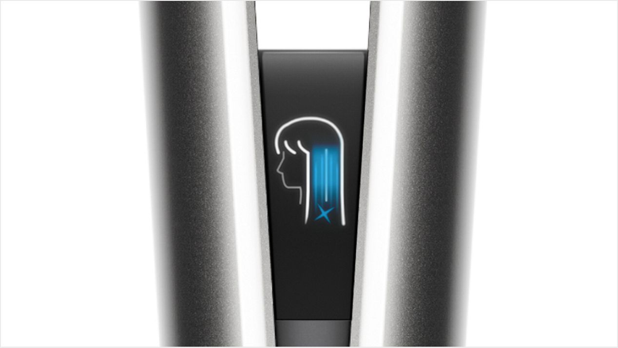 Close-up of the Dyson Airstrait's LCD screen showing Cool mode. Close-up of the Dyson Airstrait's LCD screen showing Cool mode.