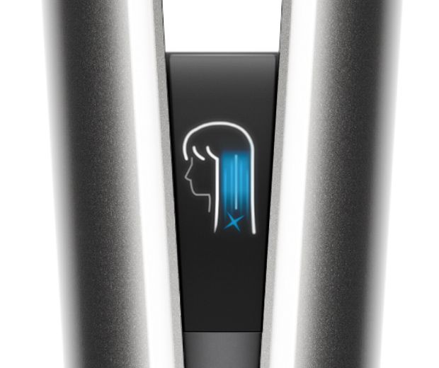 Seçilen ayarları gösteren Dyson Airstrait'in LCD ekranının yakından görünümü.