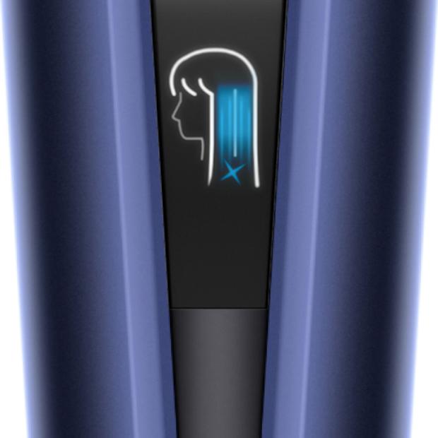 Seçilen ayarları gösteren Dyson Airstrait'in LCD ekranının yakından görünümü.