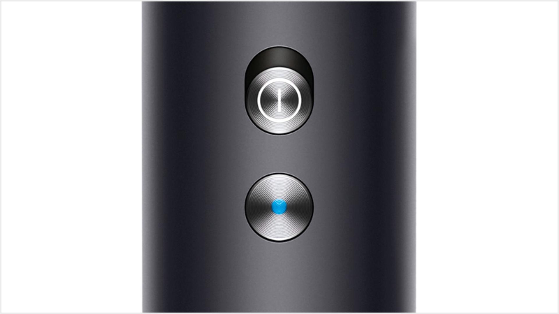 Холодный выстрел фена Dyson Supersonic™ крупным планом