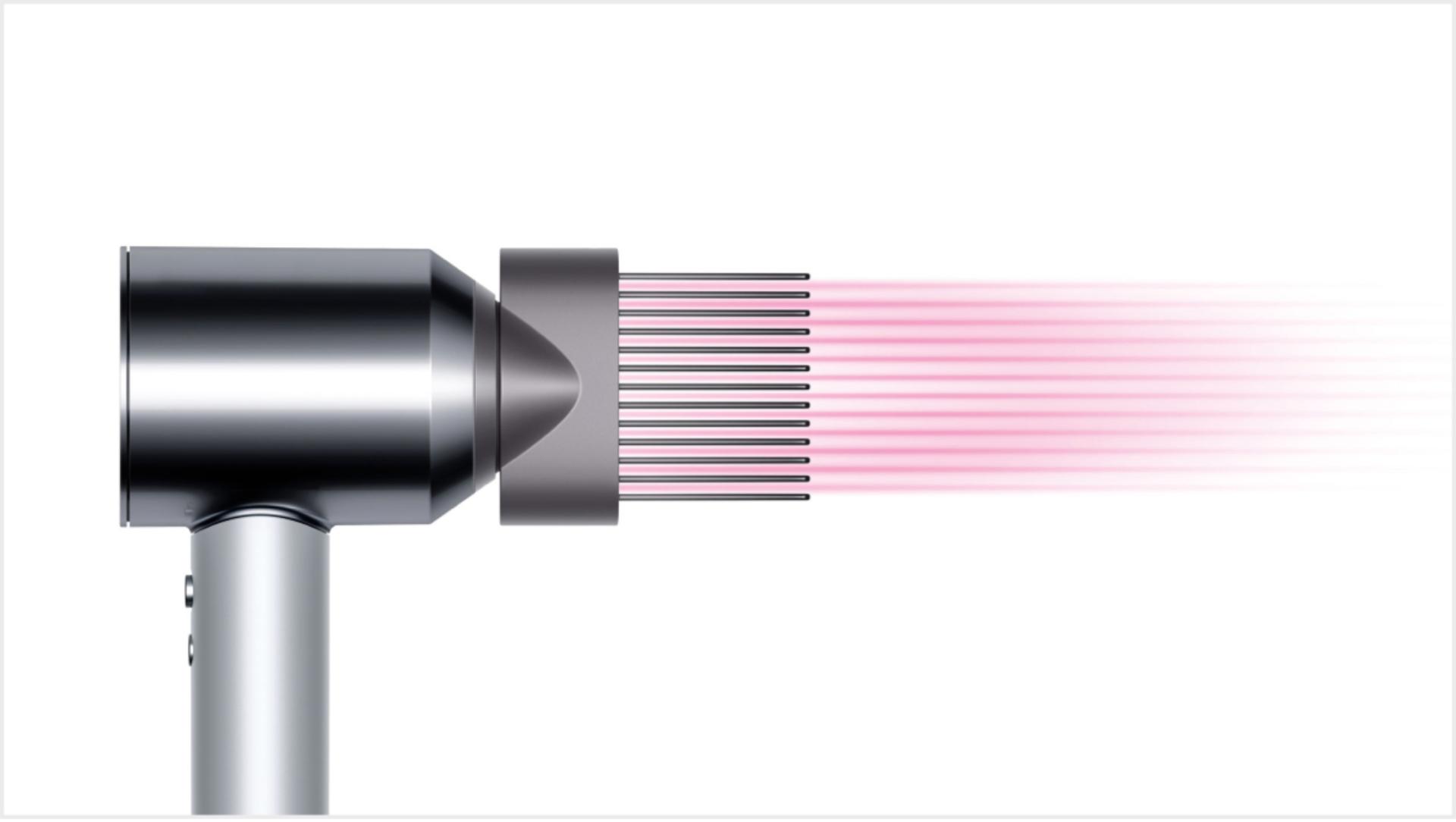 Wide-tooth comb attachment on the Dyson Supersonic™ professional hair dryer