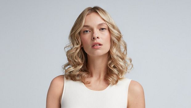 Video showing how to create classic curls. 