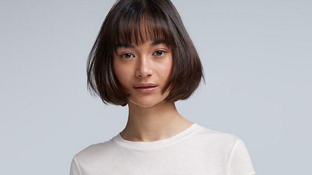 Model with voluminous bob