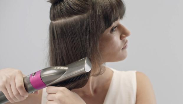 Videoclip demonstrând folosirea periei mici și moi de netezire