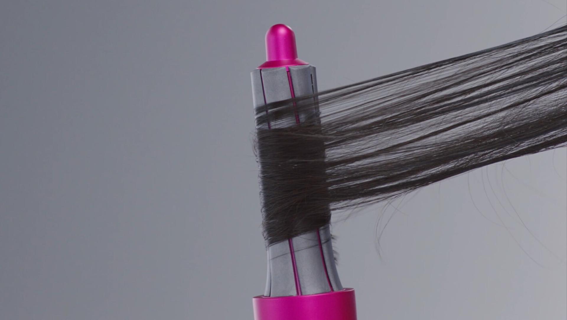 Alinierea părului pe bară pentru bucle elegante