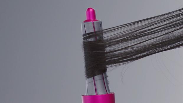 Alinierea părului pe bară pentru bucle elegante