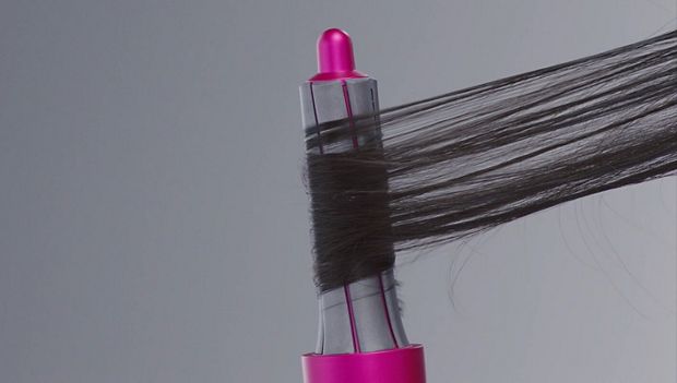 Alinierea părului pe bară pentru bucle elegante