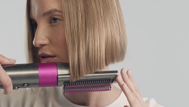 Videoclip demonstrând folosirea periei mici și ferme de netezire