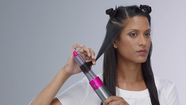 Videoclip demonstrând folosirea barelor de ondulare de 30 mm Airwrap™