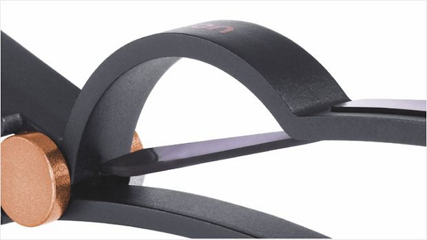 The rear pocket of the Sectioning hair clip.