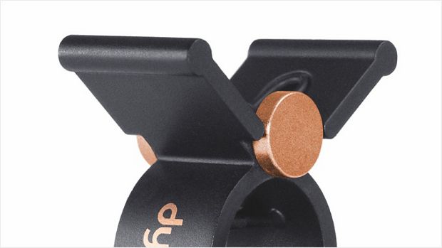 The handles of the Wide hair clip.