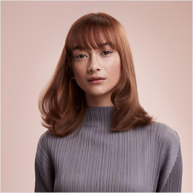 Fönlü saça sahip model