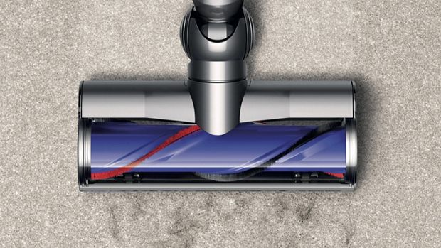 Direct drive cleaner head picking up dust on carpet