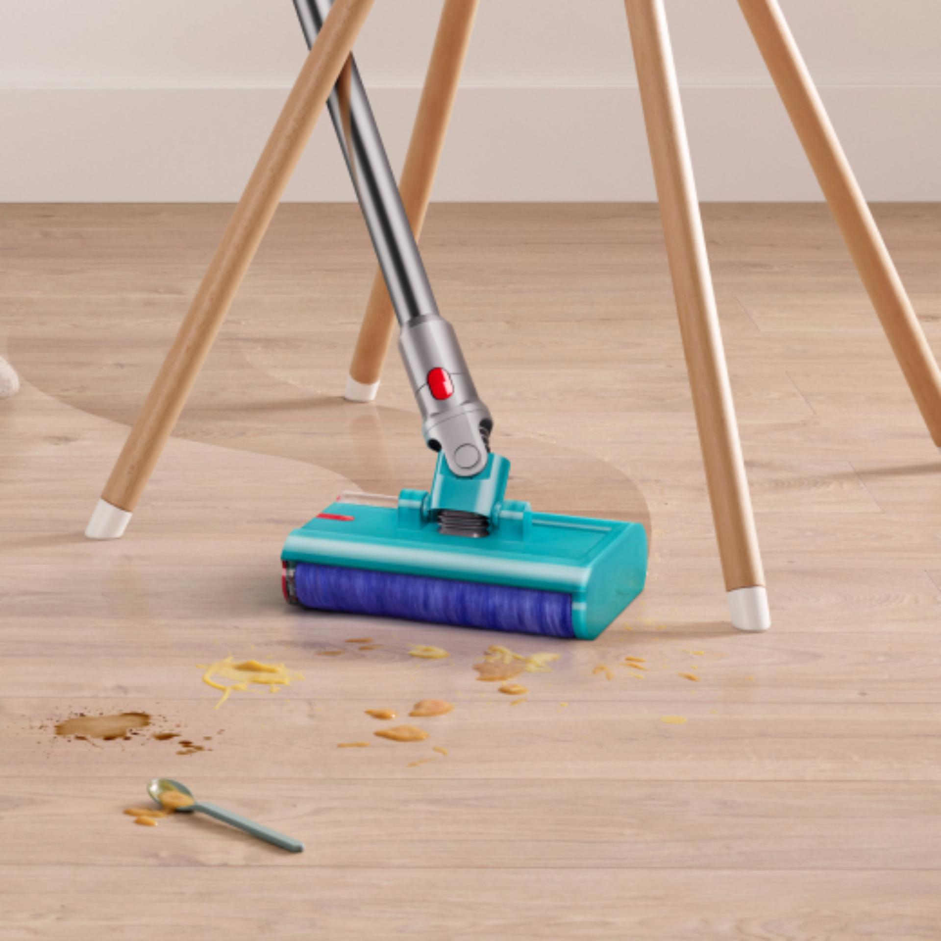 Dyson submarine sprzątający podłogę pod krzesłem