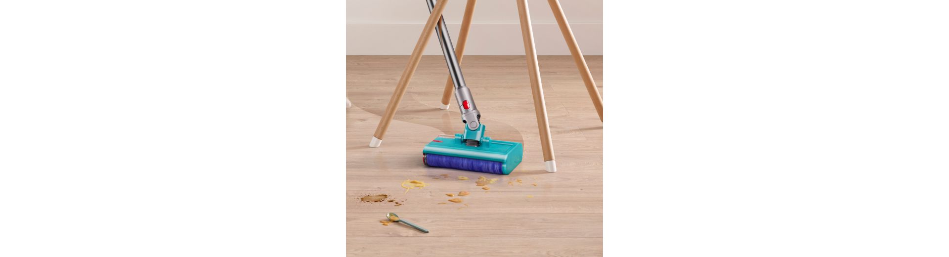 Dyson submarine sprzątający podłogę pod krzesłem