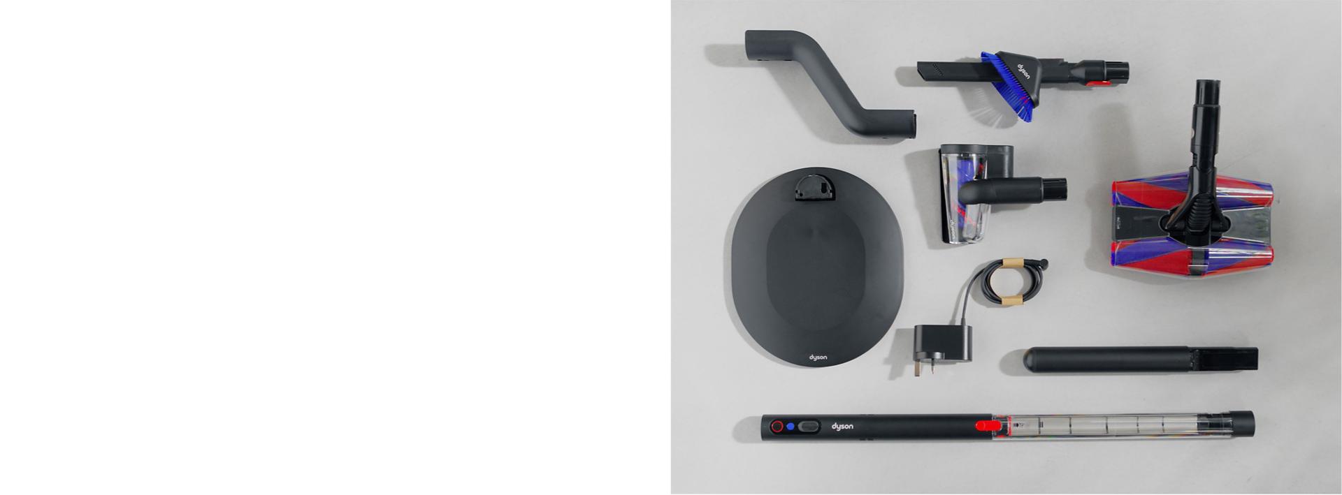 Egy videó indexképe, amely a részeire szedett Dyson PencilVac porszívót mutatja, köztük a tisztítófejet és a tartozékokat.