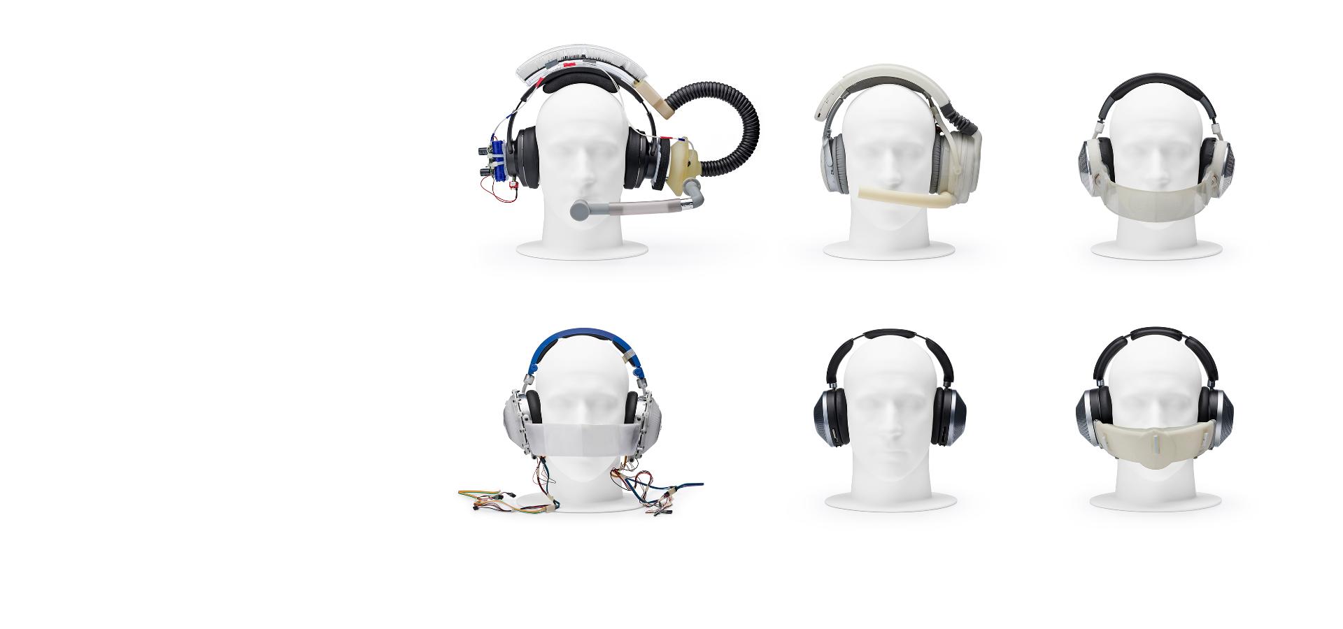 Empat kepala maneken memakai berbagai headphone purwarupa.