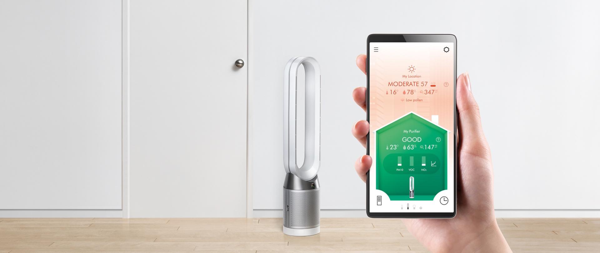Man asking Siri to control his Dyson purifier