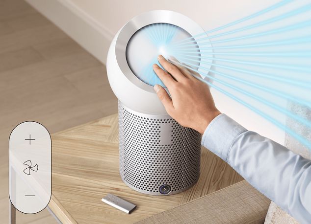 Mão estendida para reorientar o fluxo de ar do Dyson Pure Cool Me™ 