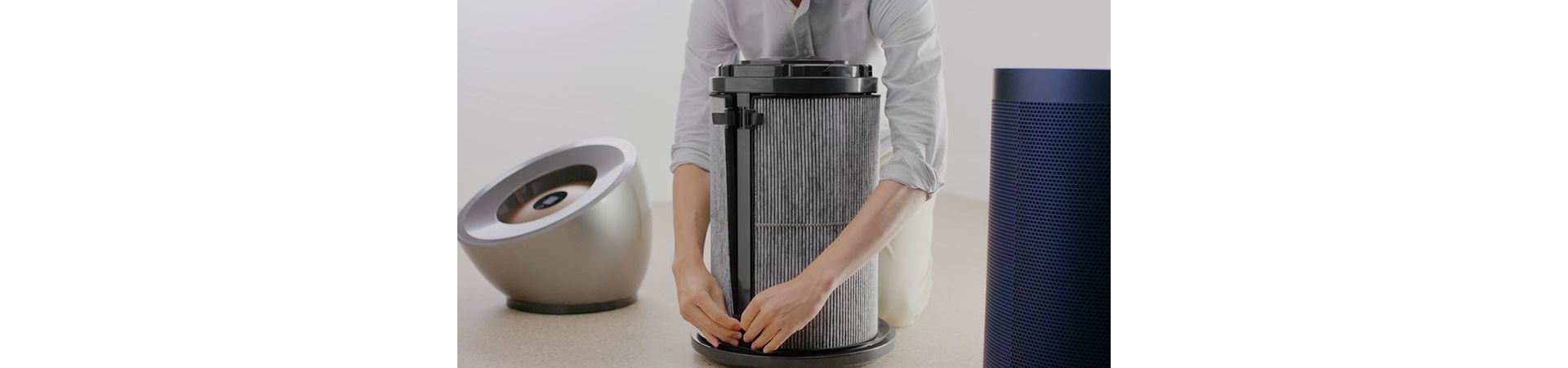 Otwierania pokrywy filtra oczyszczacza Dyson