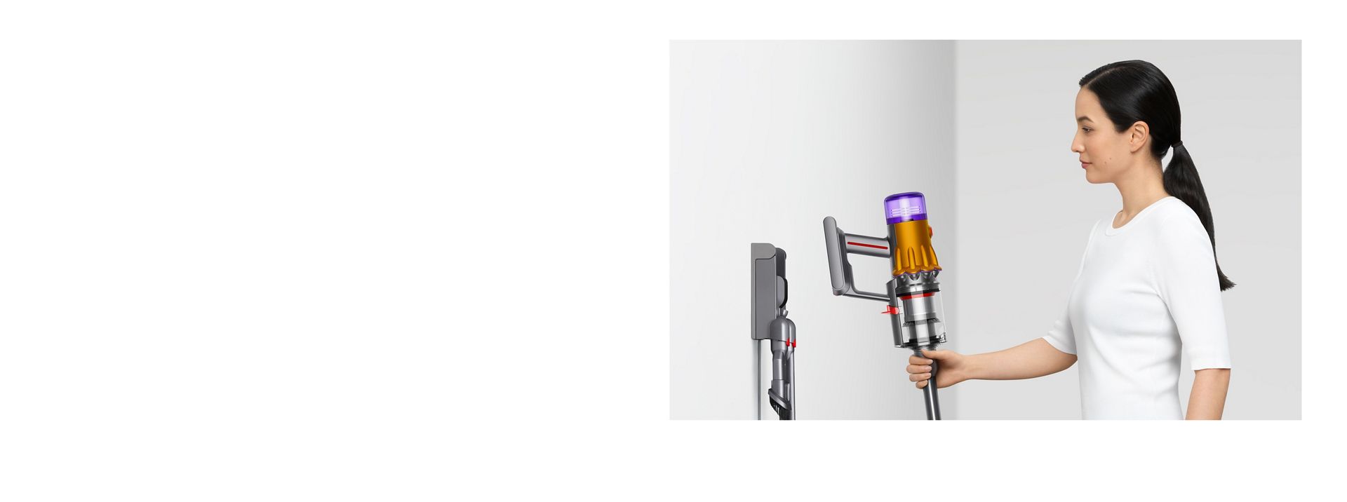 Aspirapolvere Dyson V15 Detect sulla dok murale