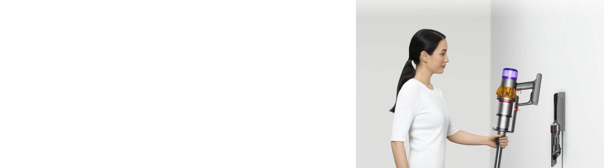 Dyson V15 Detect掃除機をウォールドックに収納する