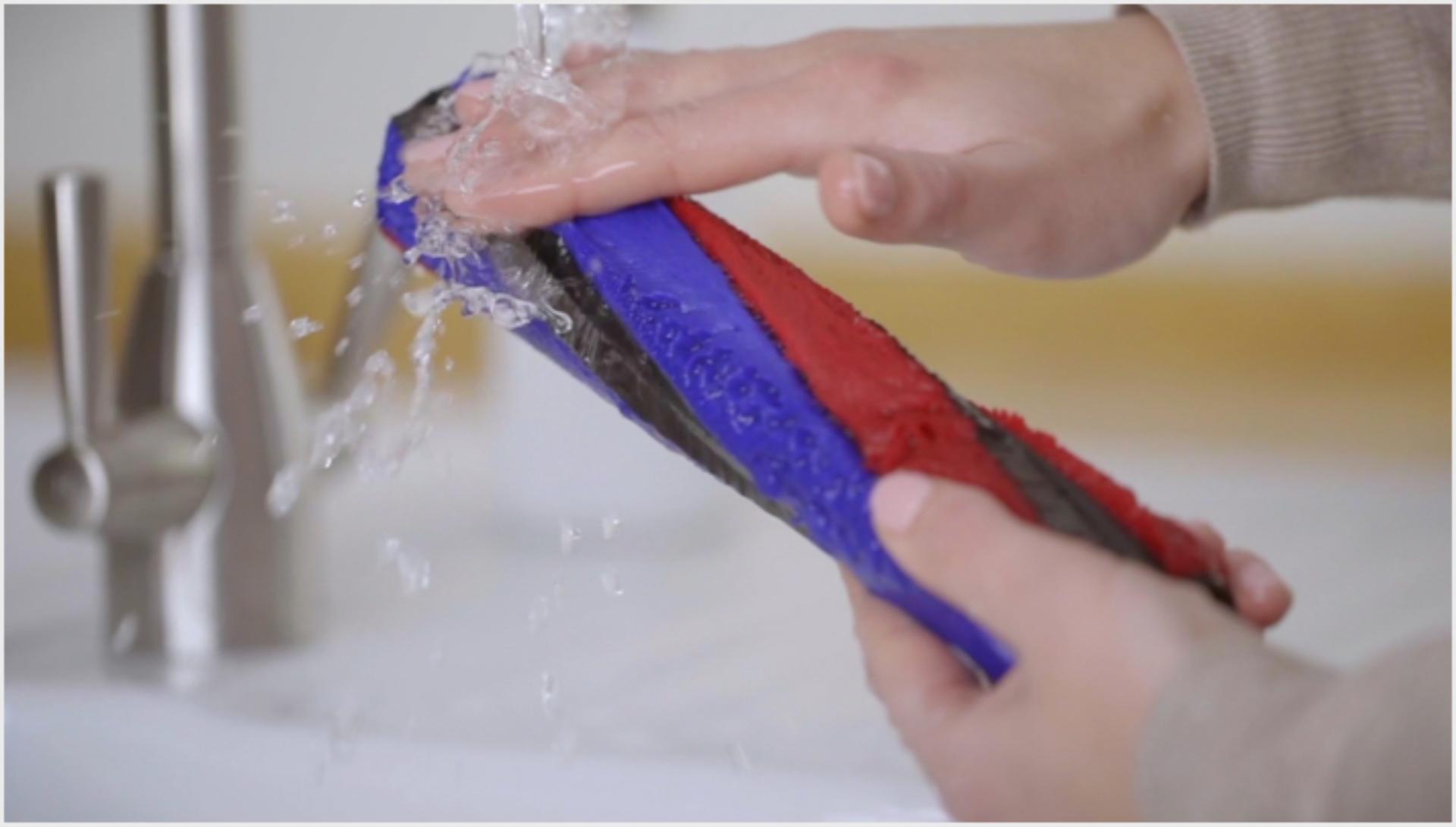 Gambar dari video tentang mencuci kepala pembersih Slim Fluffy