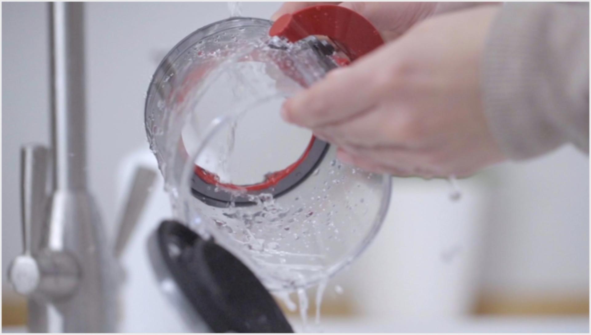 Emptying and cleaning the bin