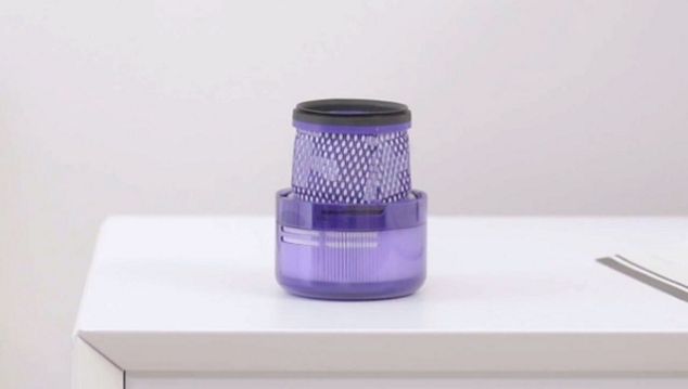 Filter drying with space around it and near to a radiator