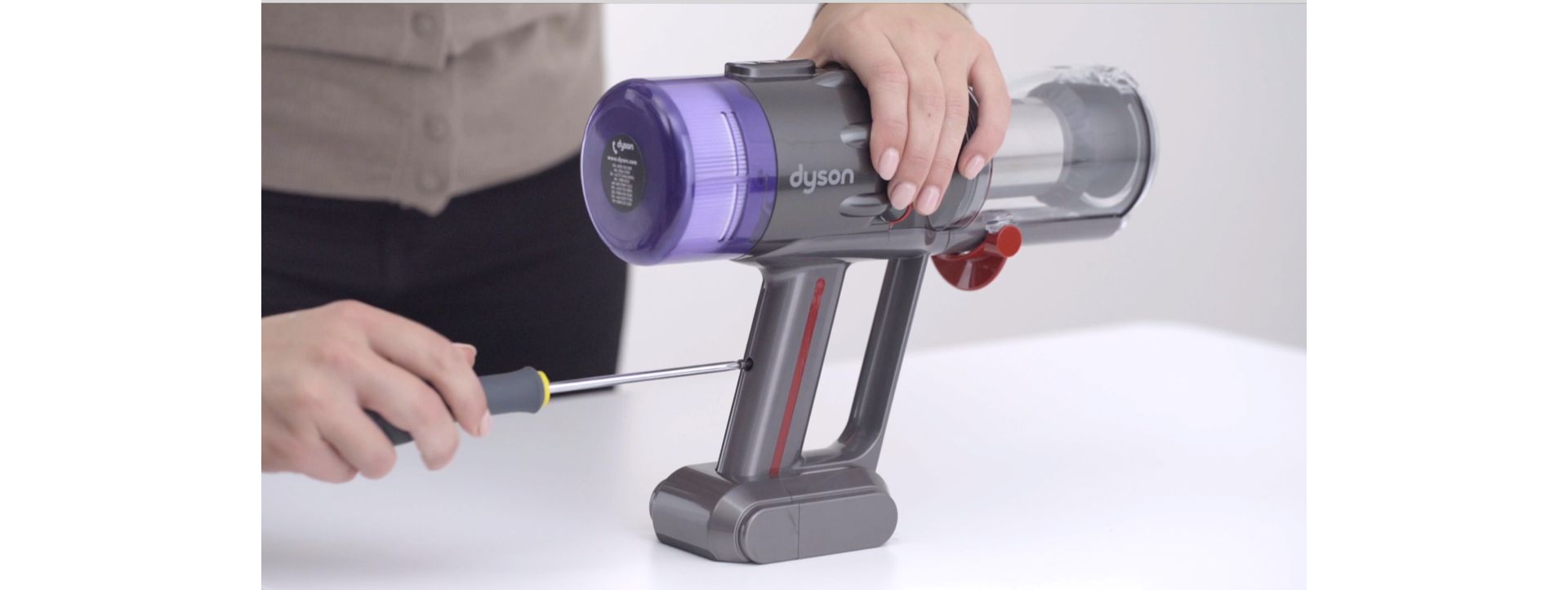 Como mudar a bateria de substituição do aspirador Dyson Micro 1.5kg 