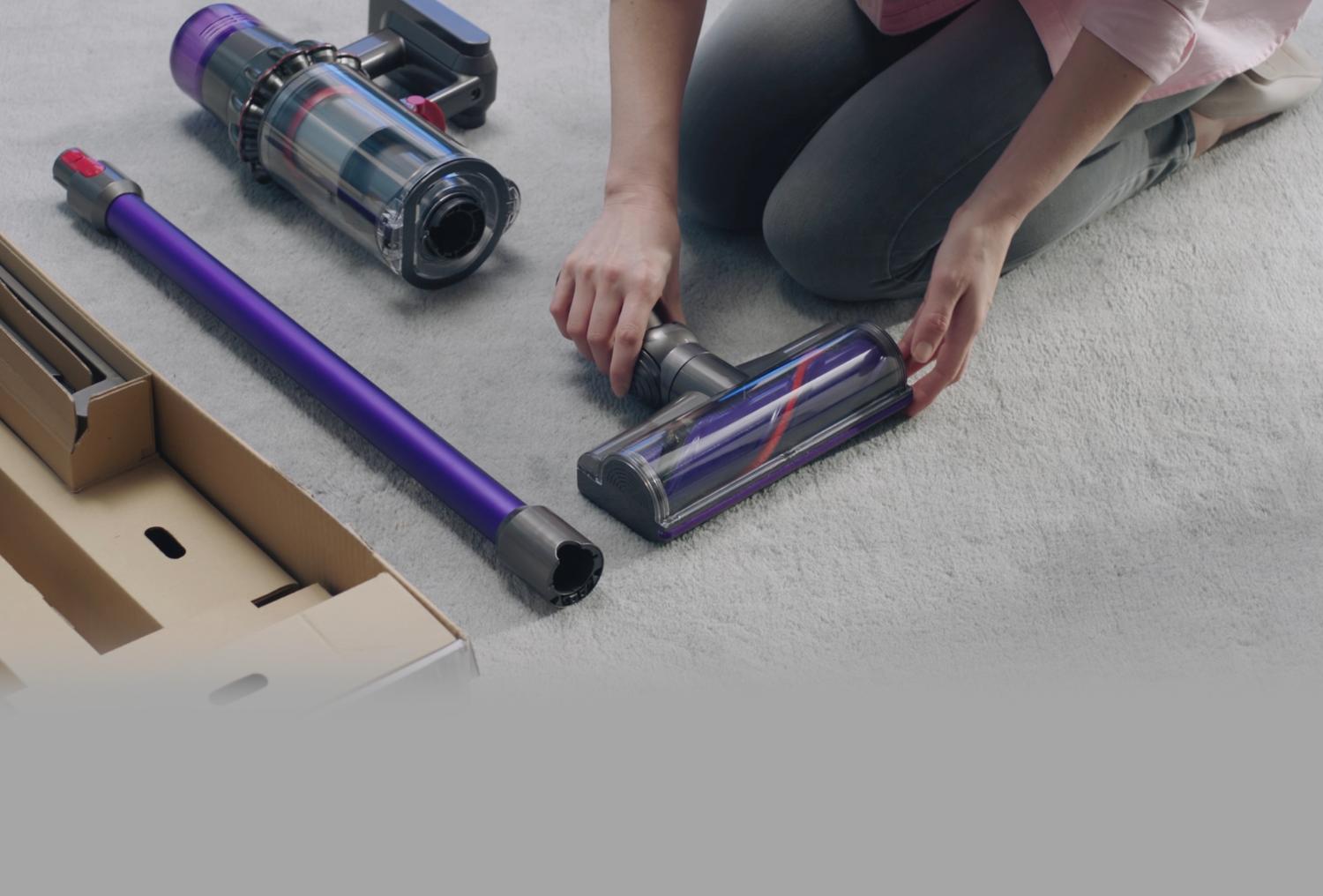 Video about how to assemble and use your Dyson V11™ vacuum