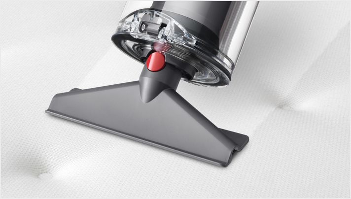 Matrasborstel in gebruik