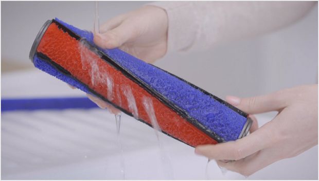 Image from video about washing the Soft roller cleaner head