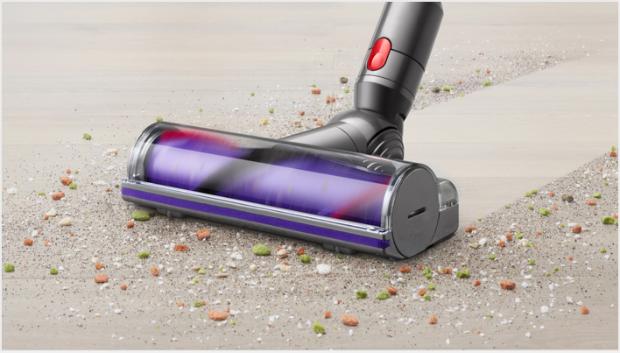 Direct drive cleaner head picking up debris