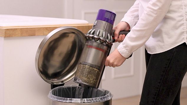 Emptying the clear bin on your machine