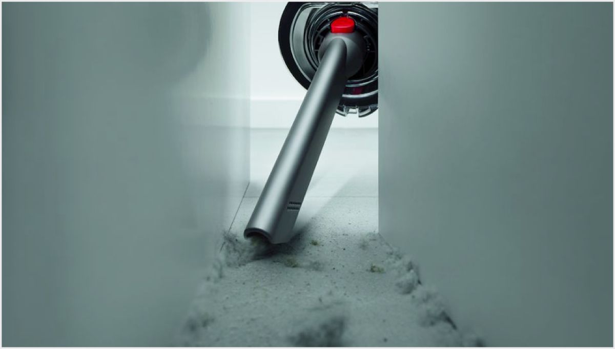 Crevice tool picking up dust