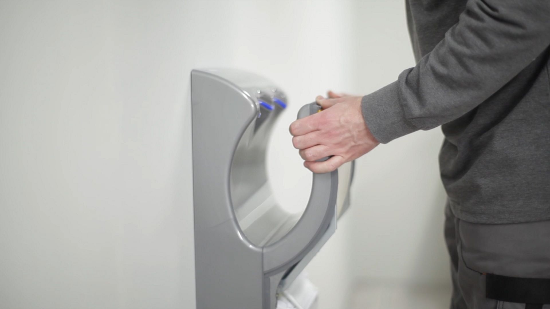 Riproduci il video. Installazione dell’apparecchio 